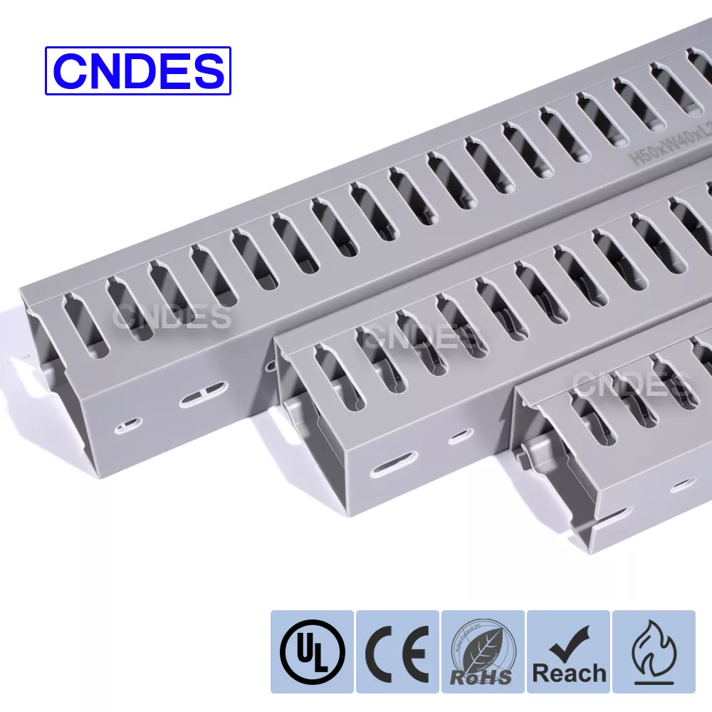 Leveä rakoinen johdotuskanava